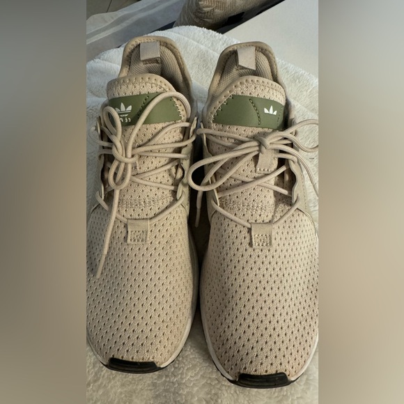 Big Kids Boys Adidas Beige Sneakers - Picture 3 of 6